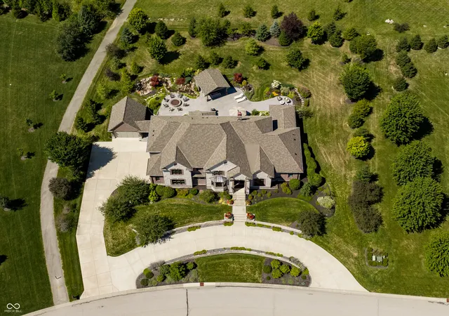 Photo 3 of Mansion for sale at 6760 Wellington Cir, Zionsville, IN 46077 | MLS# 22117477 | Listing updated on 2026-08-01