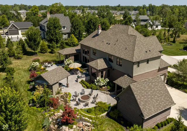 Photo 3 of Single family home for sale at 6760 Wellington Cir, Zionsville, IN 46077 | MLS# 22117477 | Listing updated on 2026-08-01