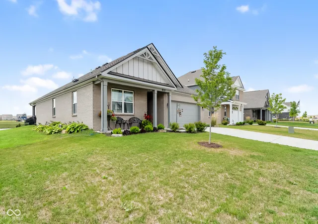 3rd image of 1399 Foxtail Ln, Greenwood, IN 46143 | MLS# 22117493