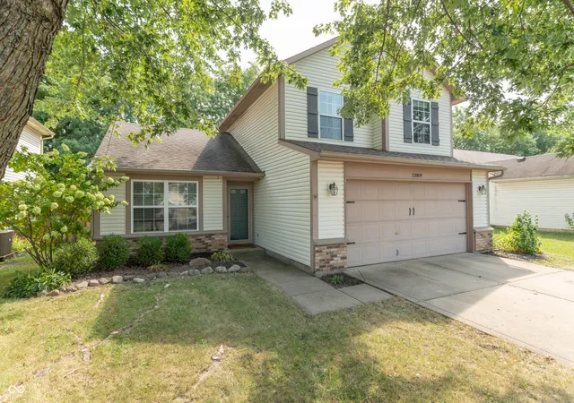 Photo 2 of Single family home for sale at 12889 Longleaf Ln, Fishers, IN 46038 | MLS# 22117503 | Listing updated on 2026-10-06