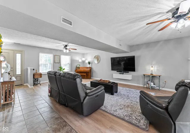 Photo 3 of Sale Pending at 3074 Sable Ridge Pl, Greenwood, IN 46142 | MLS# 22117508 | Listing updated on 2026-09-22