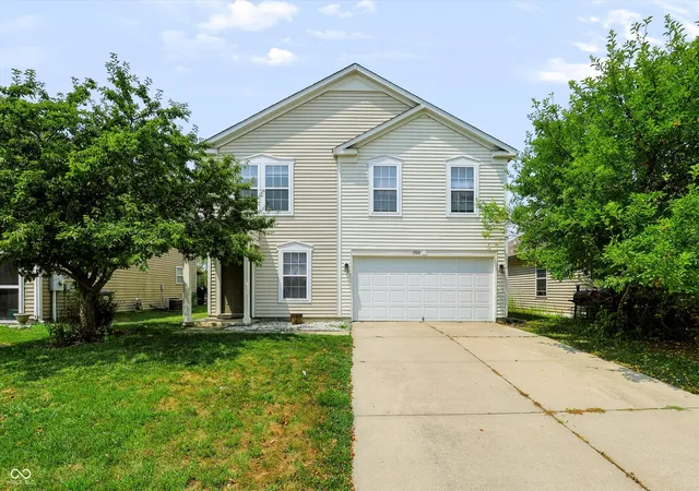 Photo 1 of Single family home for sale at 1500 Pencross Ln, Greenwood, IN 46143 | MLS# 22117523 | Listing updated on 2026-10-08