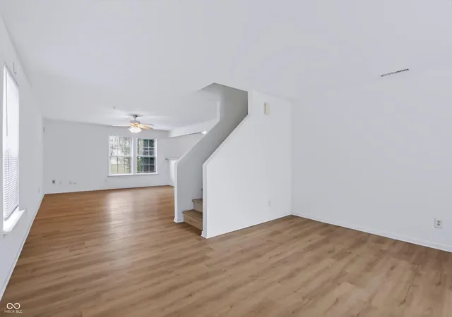 Photo 2 of Single family home for sale at 1500 Pencross Ln, Greenwood, IN 46143 | MLS# 22117523 | Listing updated on 2026-10-08