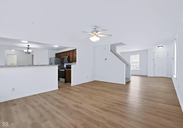 Photo 3 of Single family home for sale at 1500 Pencross Ln, Greenwood, IN 46143 | MLS# 22117523 | Listing updated on 2026-10-08