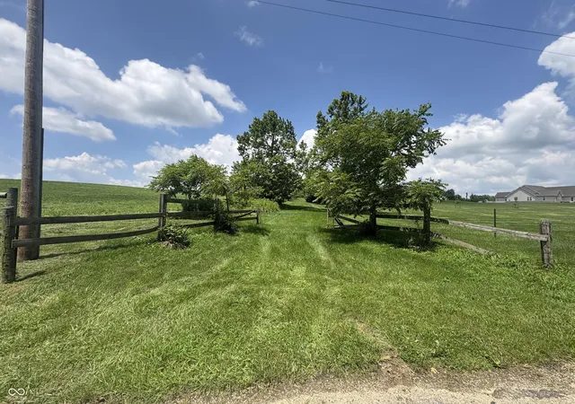 Photo 4 of Sale Pending at 6930 S 200 West, Trafalgar, IN 46181 | MLS# 22117538 | Listing updated on 2026-08-29
