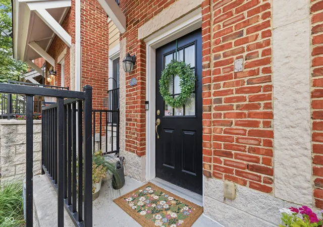 3rd image of 1121 Reserve Wy, Indianapolis, IN 46220 | MLS# 22117543
