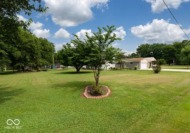 Photo 2 of Single family home for sale at 658 S Fulton St, Clinton, IN 47842 | MLS# 22117566 | Listing updated on 2026-07-31
