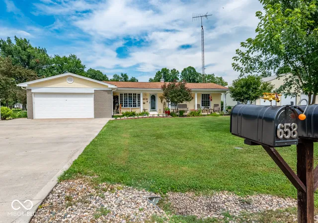 Photo 4 of Single family home for sale at 658 S Fulton St, Clinton, IN 47842 | MLS# 22117566 | Listing updated on 2026-07-31