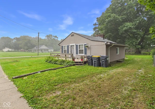 Photo 4 of Sale Pending at 2611 E 10th Street, Anderson, IN 46012 | MLS# 22117581 | Listing updated on 2026-08-31