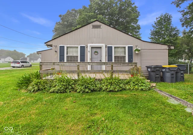 Photo 5 of Sale Pending at 2611 E 10th Street, Anderson, IN 46012 | MLS# 22117581 | Listing updated on 2026-08-31