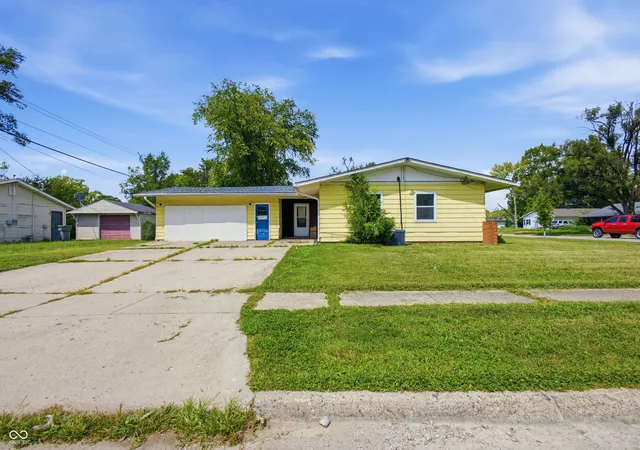 2nd image of 4823 Thrush Dr, Indianapolis, IN 46224 | MLS# 22117584