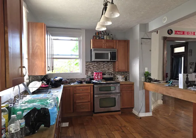 Photo 3 of Single family home for sale at 307 W Locust St, Shelbyville, IN 46176 | MLS# 22117588 | Listing updated on 2026-08-25