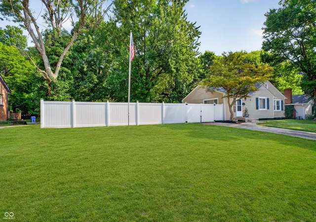 2nd image of 98 Morgan St, Mooresville, IN 46158 | MLS# 22117612
