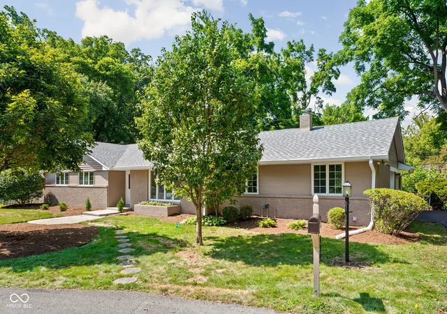 2nd image of 624 College Ln, Indianapolis, IN 46240 | MLS# 22117618