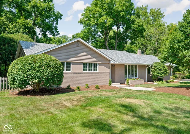 3rd image of 624 College Ln, Indianapolis, IN 46240 | MLS# 22117618