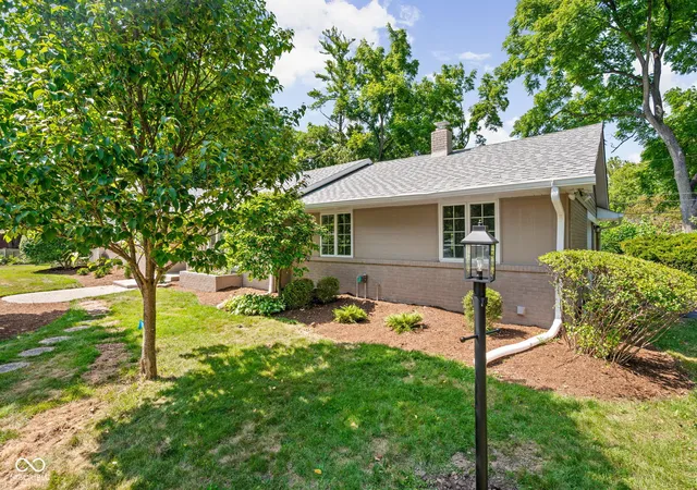 4th image of 624 College Ln, Indianapolis, IN 46240 | MLS# 22117618