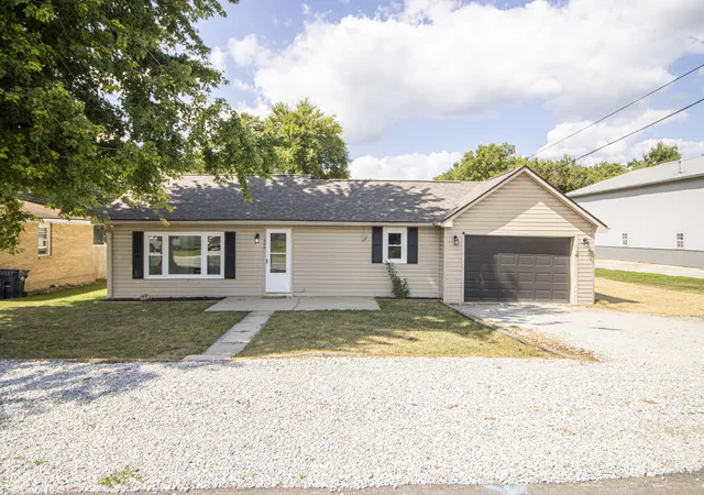 1st image of 304 Maple St, Frankton, IN 46044 | MLS# 22117640