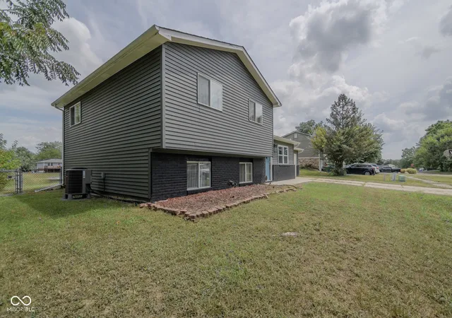 Photo 2 of Sale Pending at 5804 Milhouse Rd, Indianapolis, IN 46221 | MLS# 22117645 | Listing updated on 2026-09-02