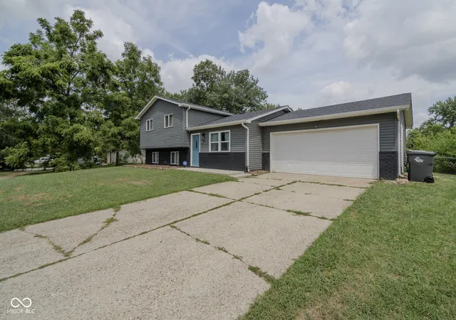 Photo 3 of Sale Pending at 5804 Milhouse Rd, Indianapolis, IN 46221 | MLS# 22117645 | Listing updated on 2026-09-02