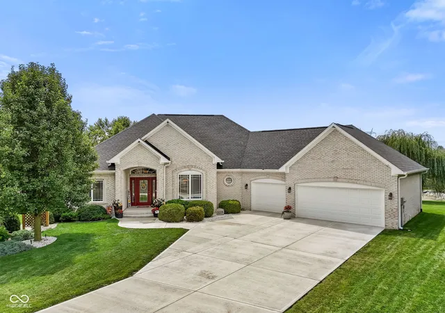 2nd image of 2334 S Richman Cir, New Palestine, IN 46163 | MLS# 22117651