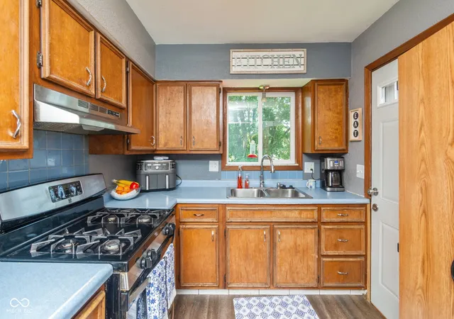 Photo 3 of Sale Pending at 4519 Rainbow Ct, Indianapolis, IN 46221 | MLS# 22117661 | Listing updated on 2026-09-08