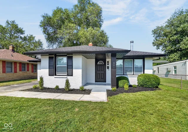 1st image of 901 Alhambra, Anderson, IN 46012 | MLS# 22117664