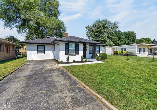 Photo 3 of Sale Pending at 901 Alhambra, Anderson, IN 46012 | MLS# 22117664 | Listing updated on 2026-08-24