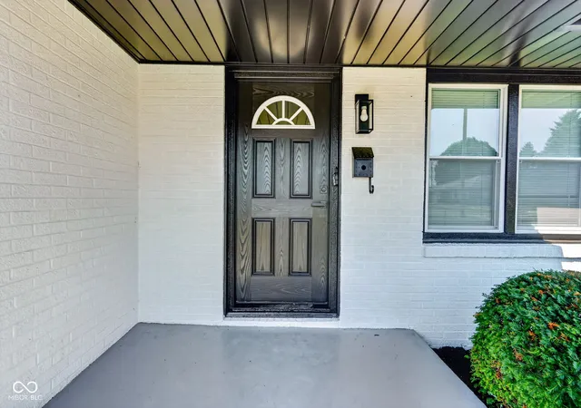 Photo 3 of Sale Pending at 901 Alhambra, Anderson, IN 46012 | MLS# 22117664 | Listing updated on 2026-08-24