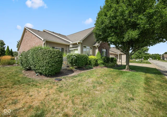 3rd image of 2509 Big Bear Ln #15, Indianapolis, IN 46217 | MLS# 22117677