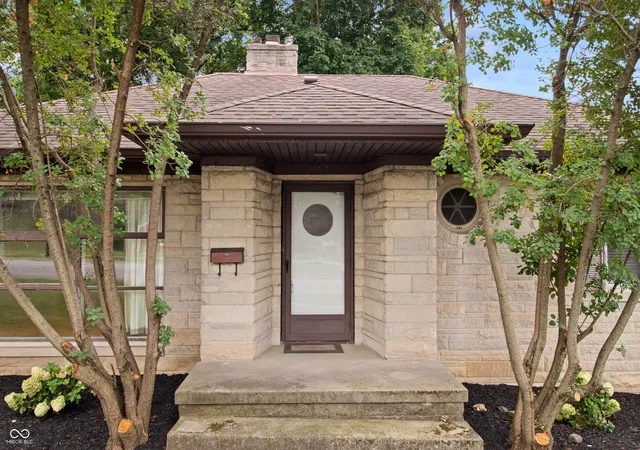 2nd image of 627 E Main St, Plainfield, IN 46168 | MLS# 22117678