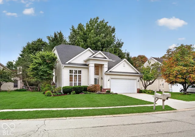 Single family home for sale at 631 Burr Oak Dr, Carmel, IN 46032 | MLS# 22117689