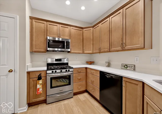 Photo 4 of Single family home for sale at 631 Burr Oak Dr, Carmel, IN 46032 | MLS# 22117689 | Listing updated on 2026-10-07