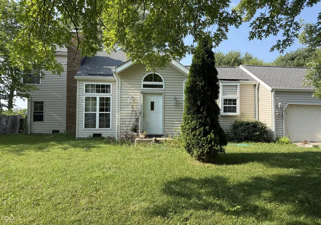 1st image of 5586 W Beechwood Ln, New Palestine, IN 46163 | MLS# 22117701
