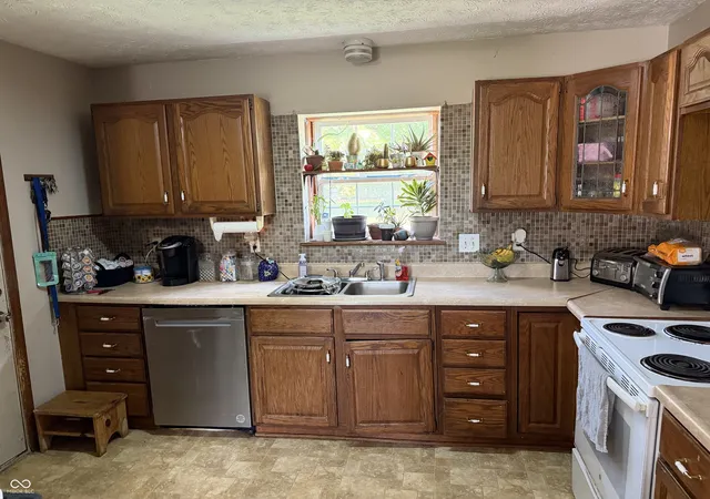 4th image of 5586 W Beechwood Ln, New Palestine, IN 46163 | MLS# 22117701