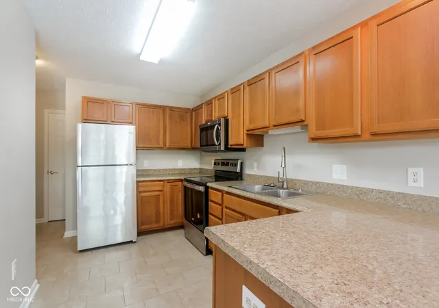 2nd image of 5907 Marina View Ln, Indianapolis, IN 46237 | MLS# 22117703