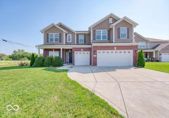 Photo 3 of Sale Pending at 1986 Devonshire Ave, Avon, IN 46123 | MLS# 22117720 | Listing updated on 2026-09-22