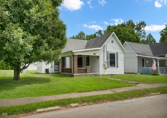 Photo 3 of Sale Pending at 117 W College St, North Vernon, IN 47265 | MLS# 22117724 | Listing updated on 2026-08-24