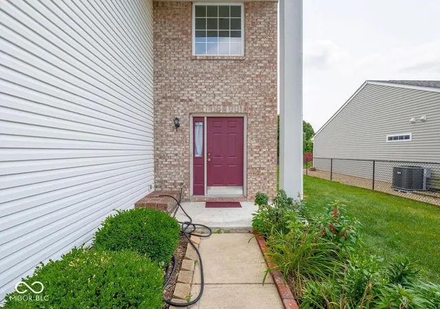 5th image of 2621 Newaygo Dr, Indianapolis, IN 46217 | MLS# 22117727