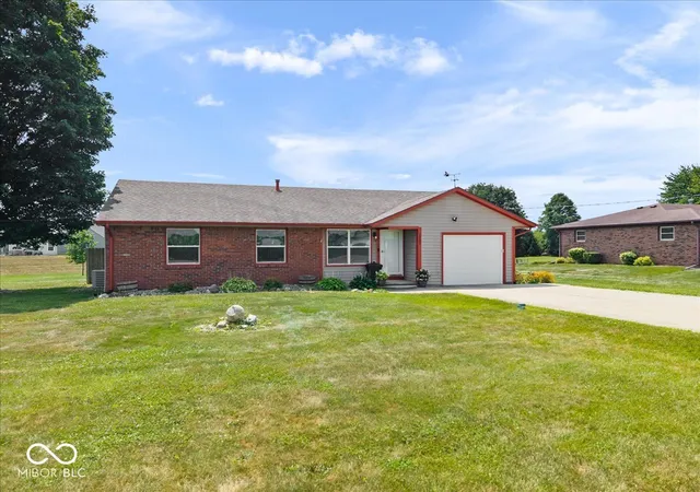 Photo 2 of Single family home for sale at 1187 E New Rd, Greenfield, IN 46140 | MLS# 22117731 | Listing updated on 2026-08-05