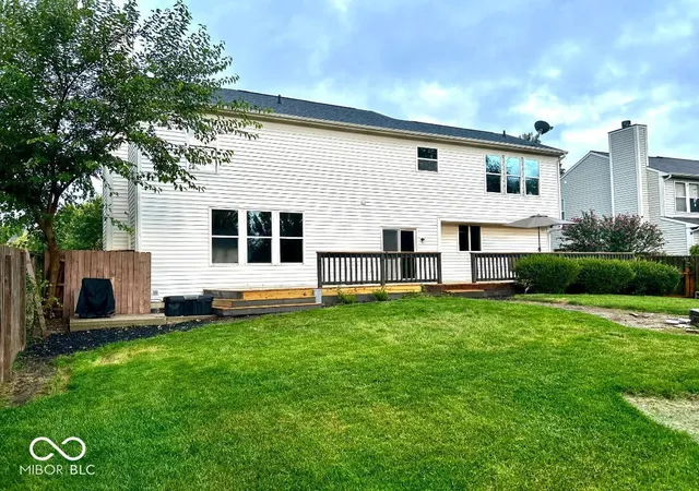Photo 2 of Single family home for sale at 11842 Wedgeport Ln, Fishers, IN 46037 | MLS# 22117733 | Listing updated on 2026-08-30
