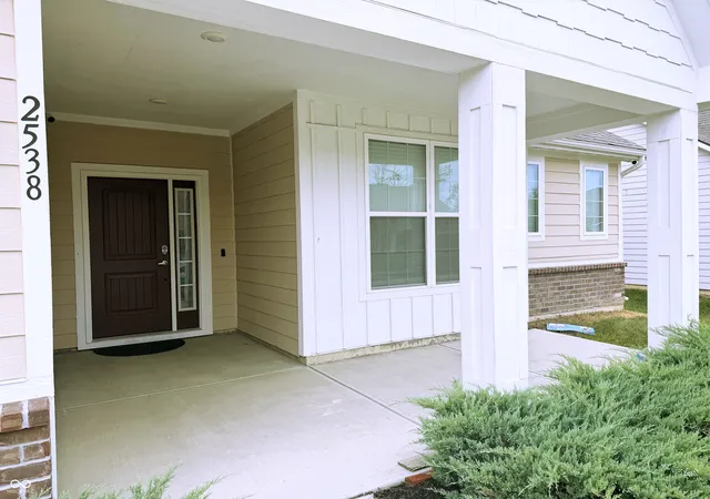 Photo 3 of Single family home for sale at 2538 Riviera Pl, Greenwood, IN 46143 | MLS# 22117742 | Listing updated on 2026-08-07