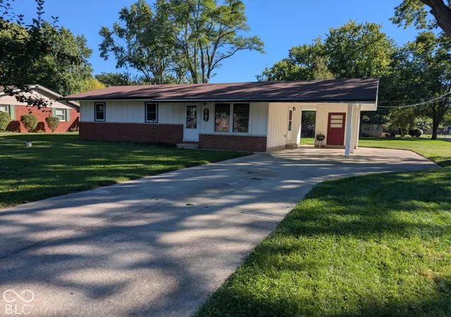 Photo 1 of Single family home for sale at 2791 Woodlawn Dr, Anderson, IN 46013 | MLS# 22117748 | Listing updated on 2026-10-15