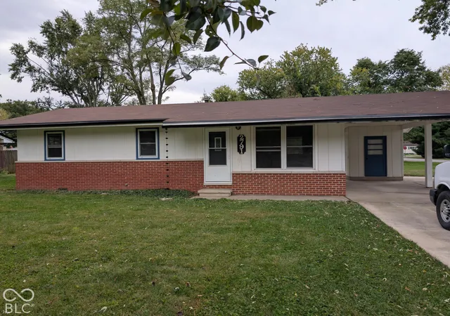 Photo 1 of Sale Pending at 2791 Woodlawn Dr, Anderson, IN 46013 | MLS# 22117748 | Listing updated on 2026-10-27