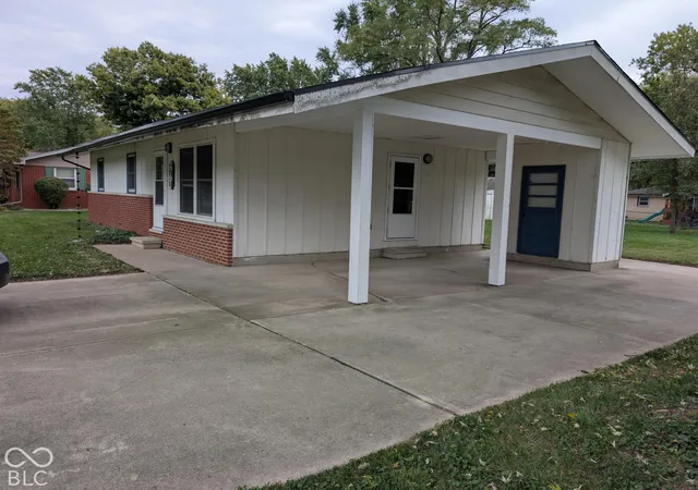 Photo 3 of Single family home for sale at 2791 Woodlawn Dr, Anderson, IN 46013 | MLS# 22117748 | Listing updated on 2026-10-15