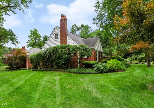 Photo 3 of Single family home for sale at 6777 Washington Blvd W, Indianapolis, IN 46220 | MLS# 22117751 | Listing updated on 2026-09-30