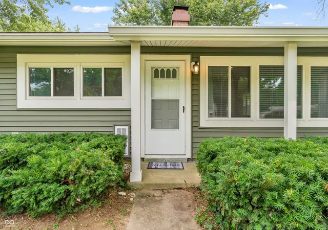 Photo 3 of Sale Pending at 3537 Carr Ave, Indianapolis, IN 46221 | MLS# 22117752 | Listing updated on 2026-09-07