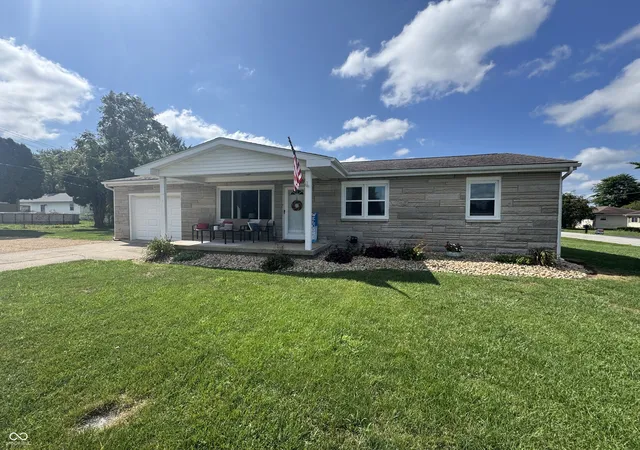 1st image of 407 W Park Rd, Greensburg, IN 47240 | MLS# 22117758