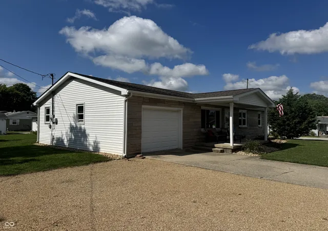 3rd image of 407 W Park Rd, Greensburg, IN 47240 | MLS# 22117758