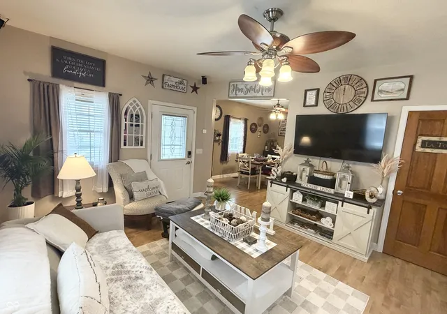 Photo 3 of Single family home for sale at 820 Blanchard St, Shelbyville, IN 46176 | MLS# 22117766 | Listing updated on 2026-10-07