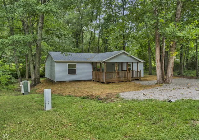 Manufactured home for sale at 1015 Magnolia Pl, North Vernon, IN 47265 | MLS# 22117779